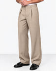 He wears size L/32 – 185 cm tall