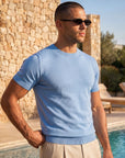 Knitted T-shirt: The model is wearing a size L (180 cm / 84 kg)