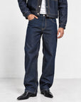 He wears size L/32 – 185 cm tall