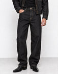 He wears size L/32 – 185 cm tall