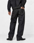 He wears size L/32 – 185 cm tall