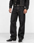 He wears size L/32 – 185 cm tall