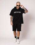 CAMISETA CON CAPUCHA LOGO CURVADO | NEGRO