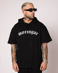 CAMISETA CON CAPUCHA LOGO CURVADO | NEGRO