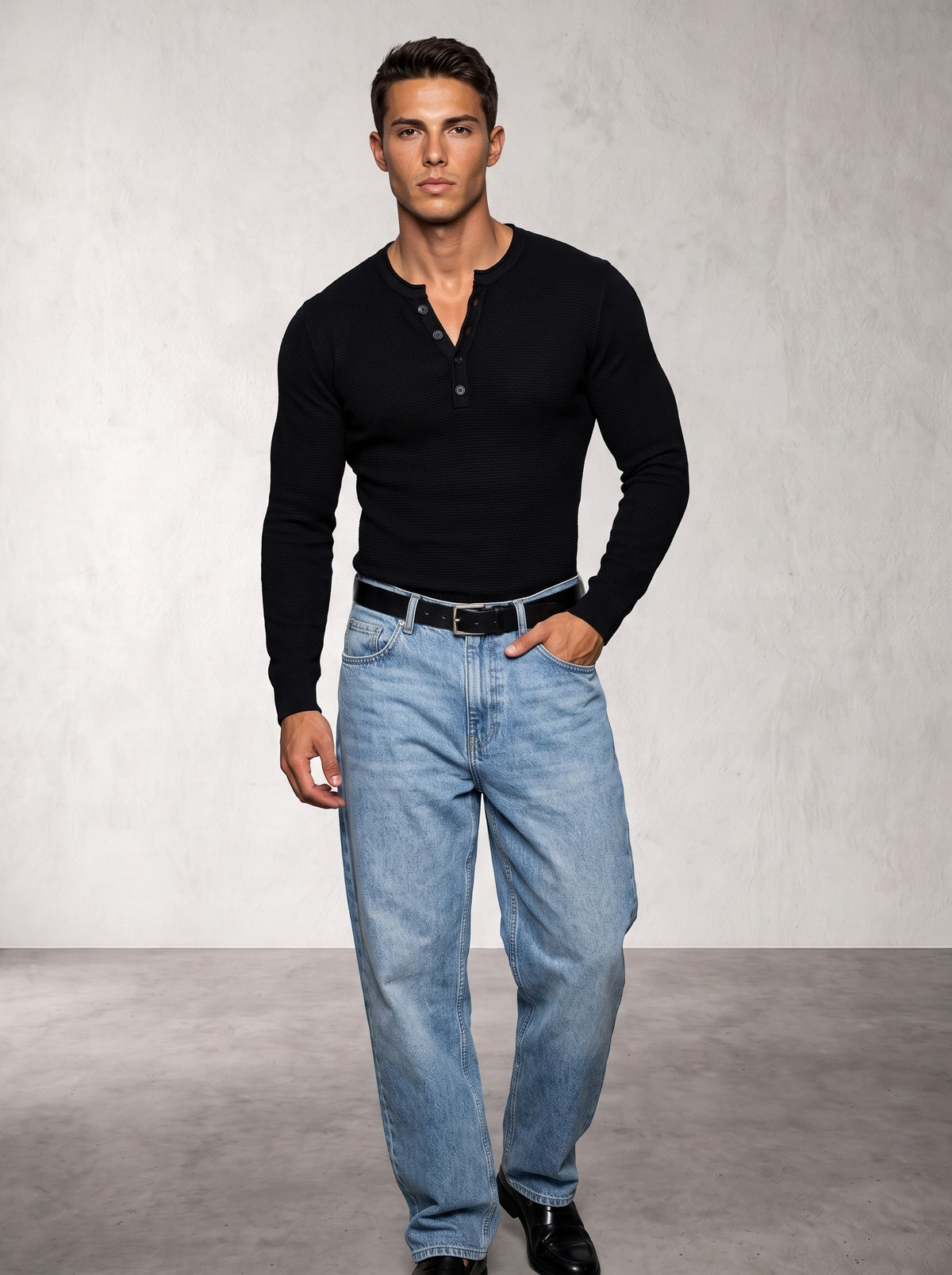 The model wears size L – 180 CM