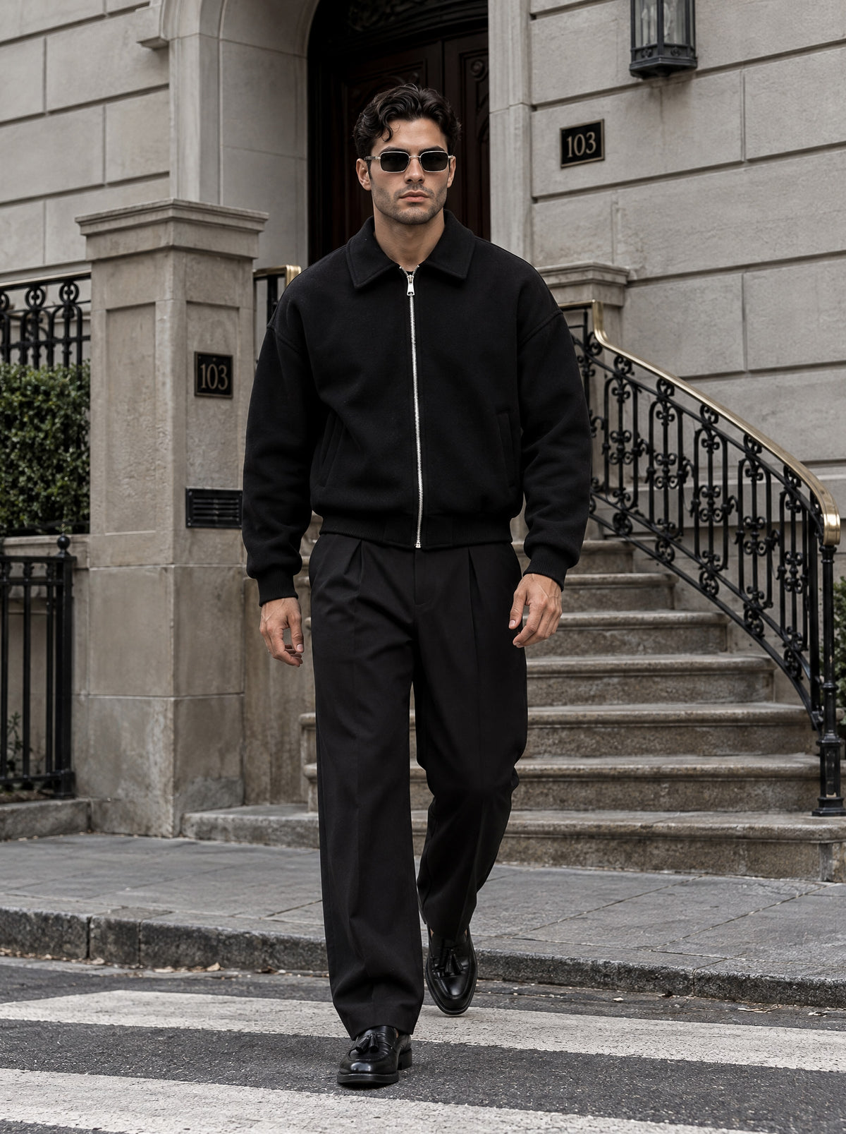 He wears size L – 185 cm tall