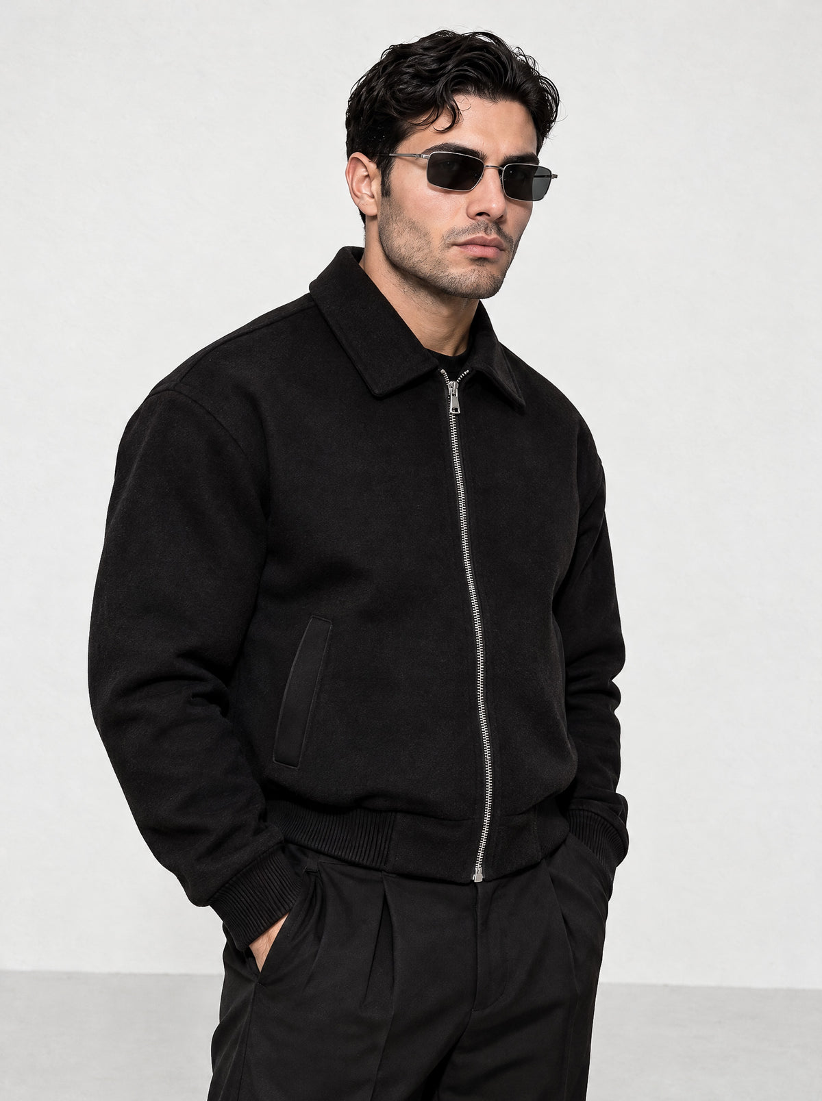 He wears size L – 185 cm tall