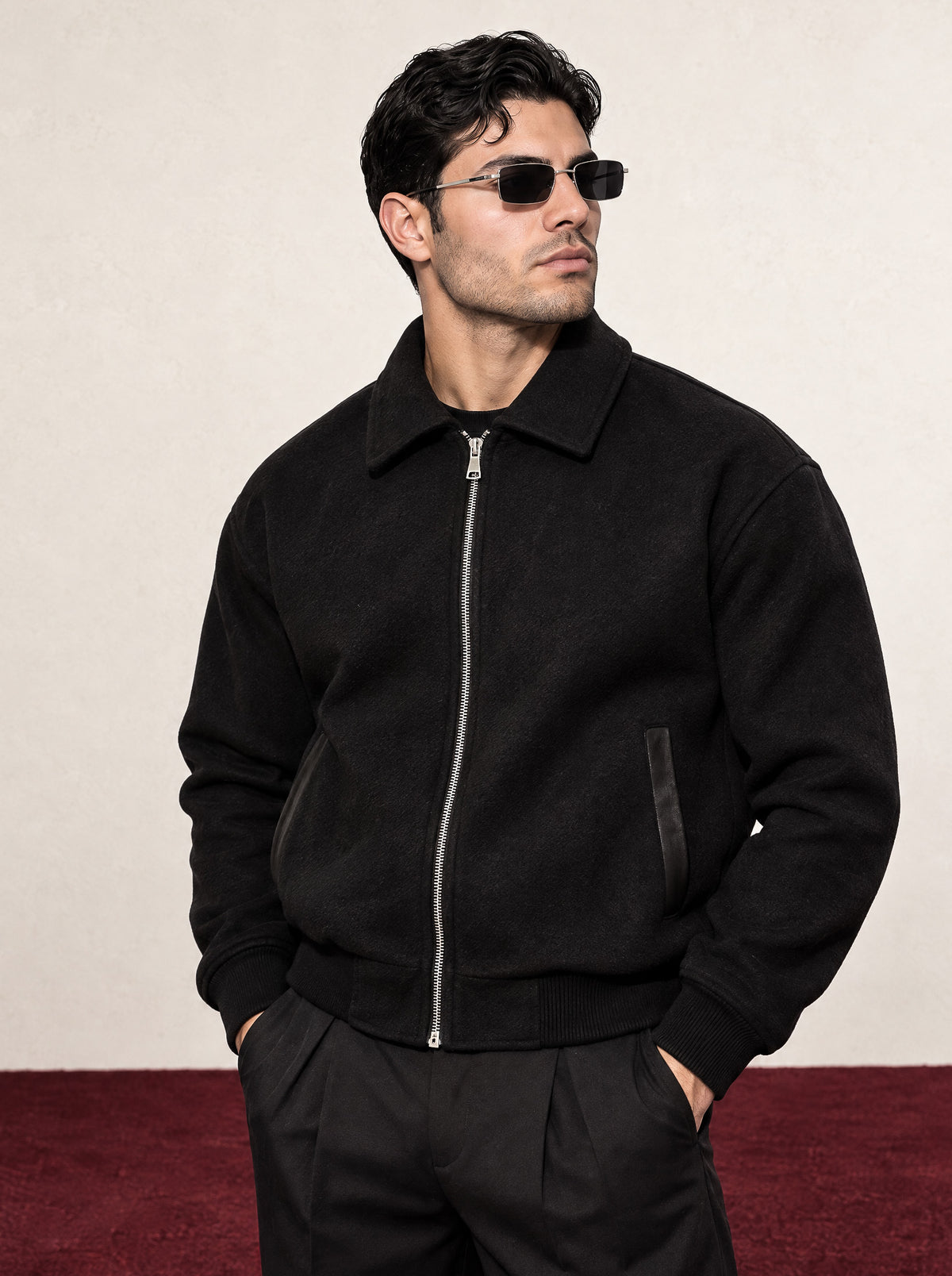 He wears size L – 185 cm tall