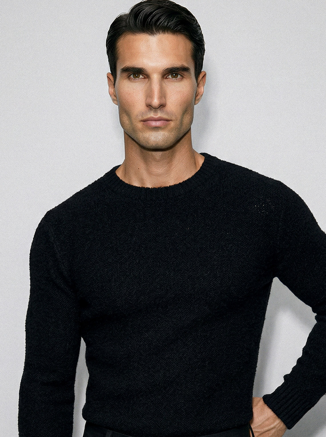 FLUFFY WOOL JUMPER | BLACK