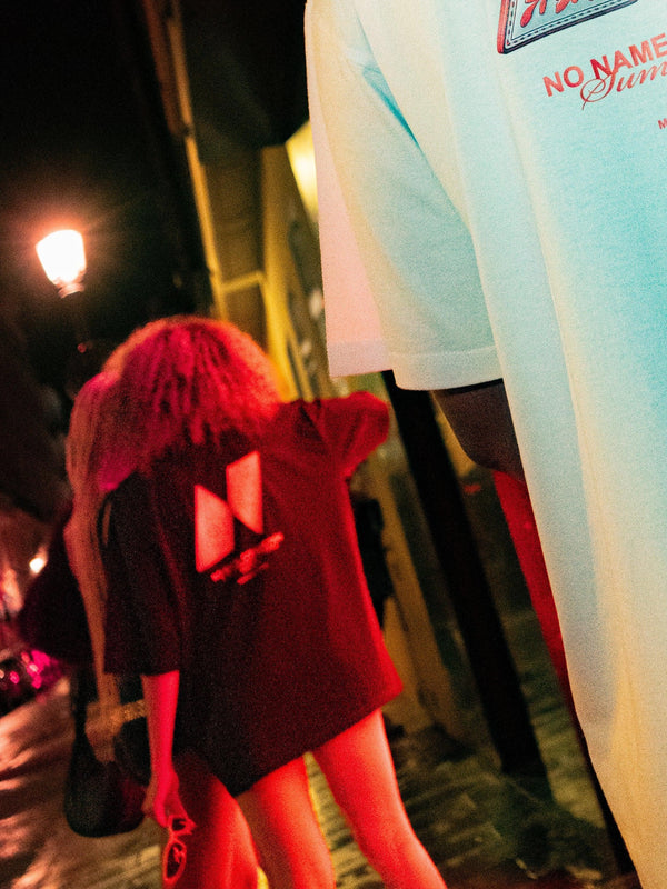 NO NAME RED CLUB T-SHIRT | BLACK