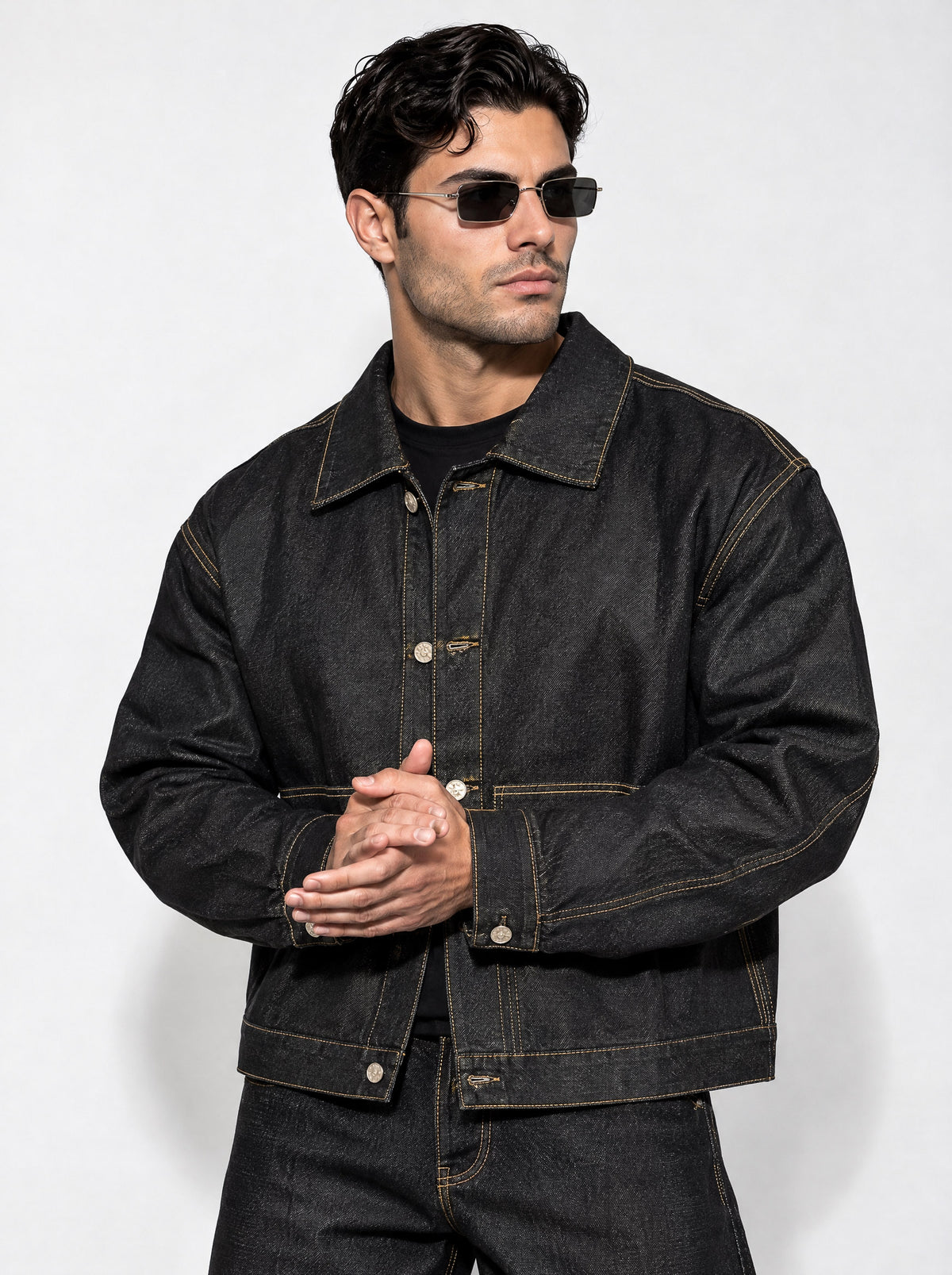 He wears size L – 185 cm tall