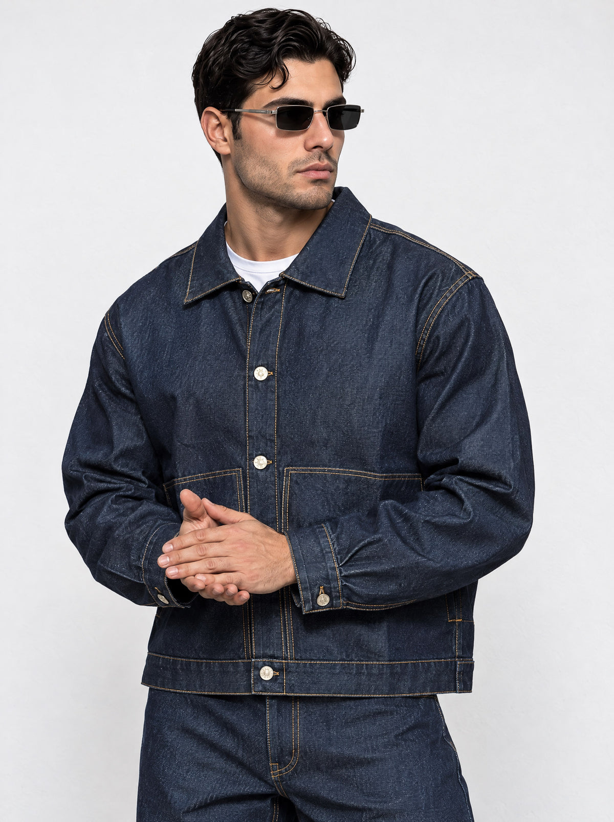 He wears size L – 185 cm tall