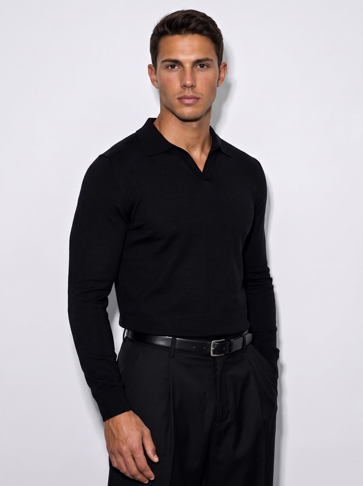 The model wears size L – 180 CM