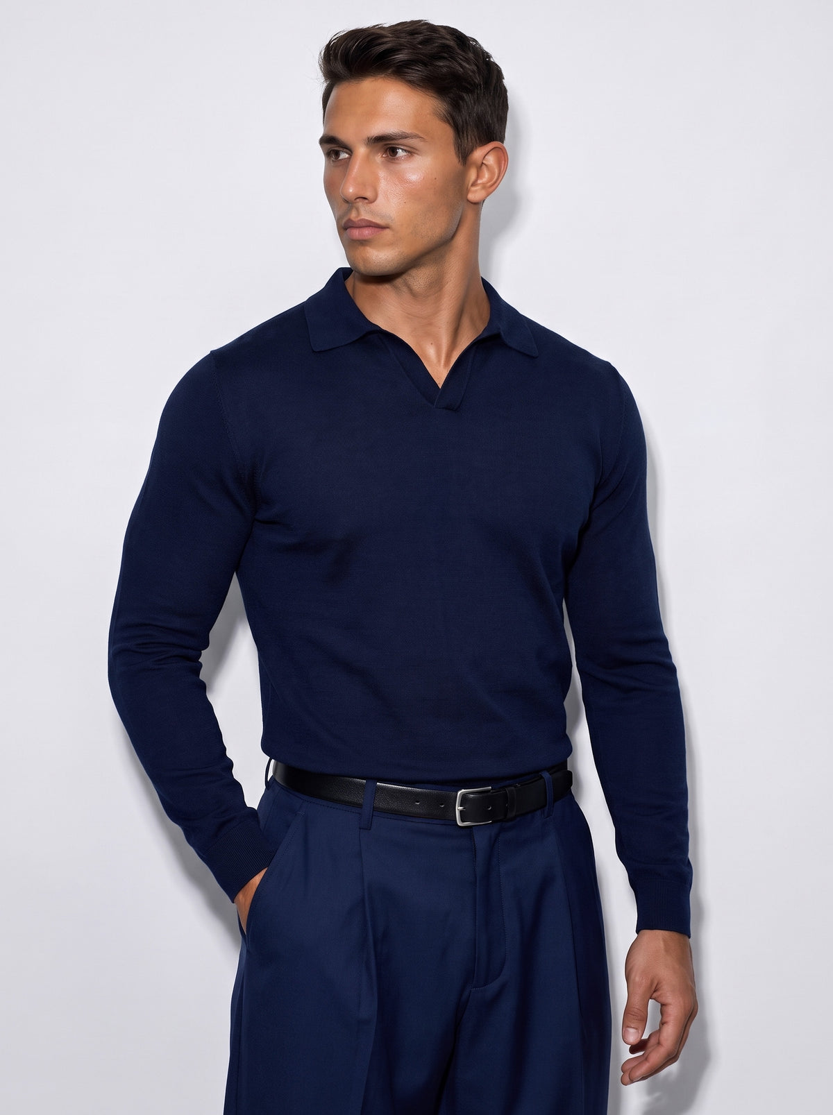 The model wears size L – 180 CM