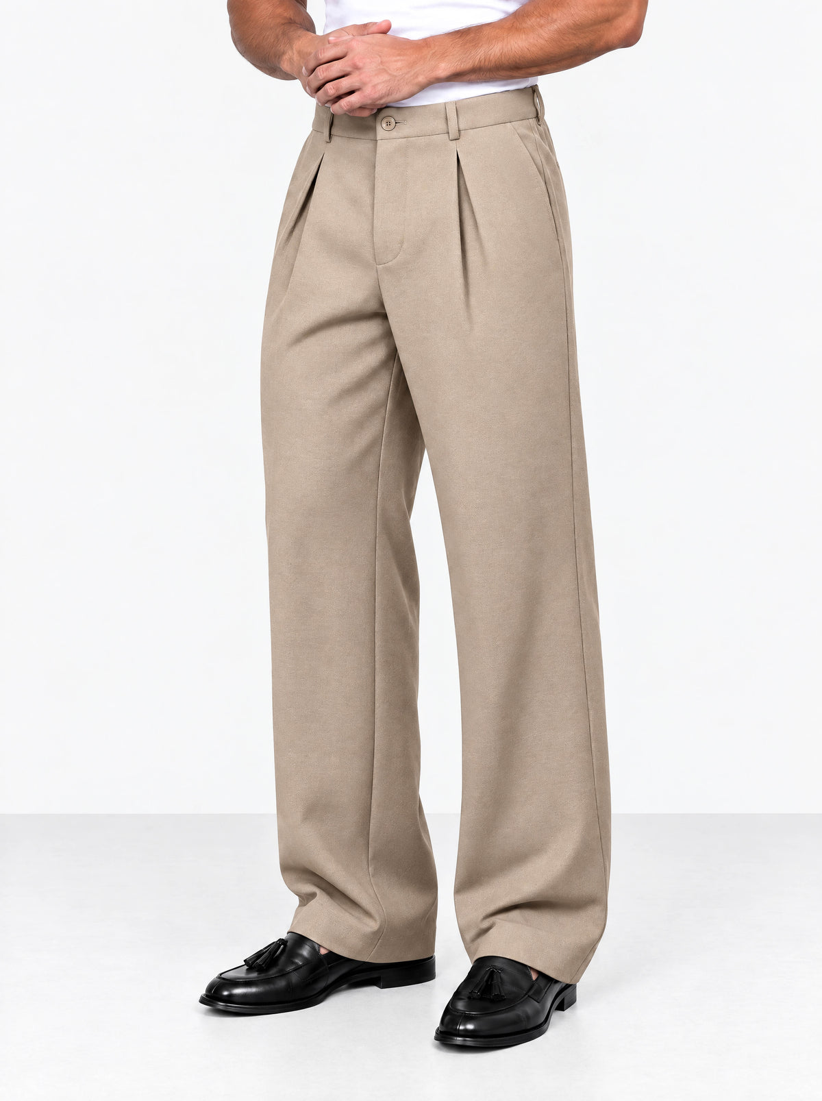 He wears size L/32 – 185 cm tall