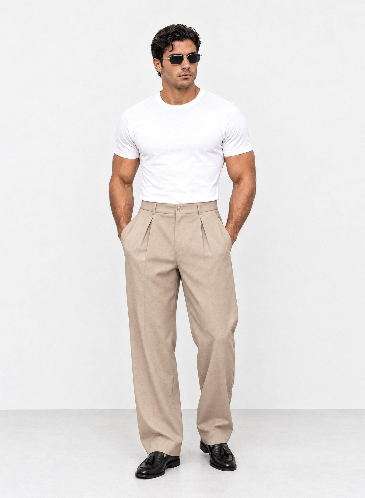 He wears size L/32 – 185 cm tall