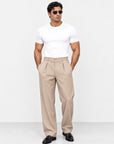 He wears size L/32 – 185 cm tall