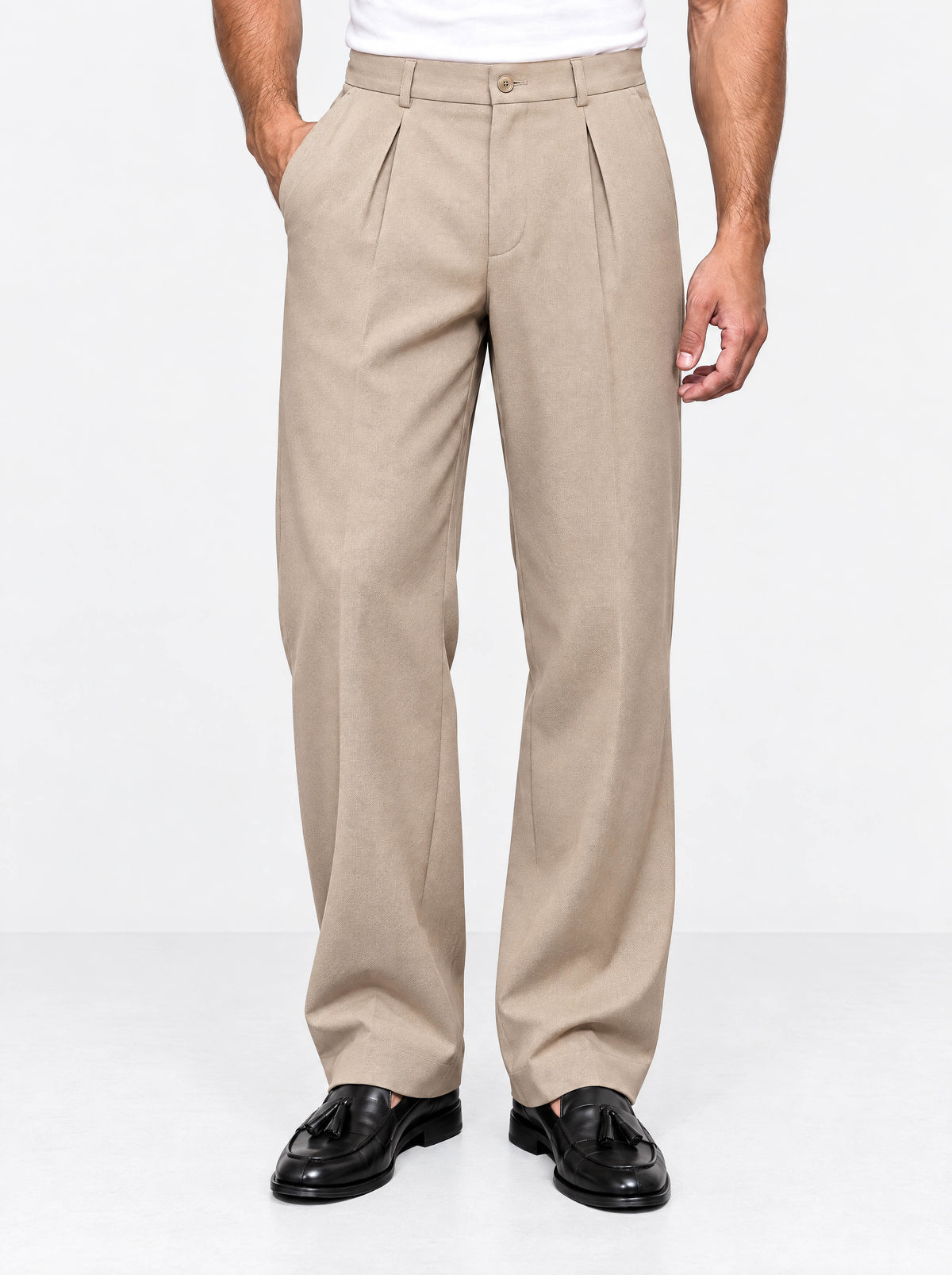 He wears size L/32 – 185 cm tall