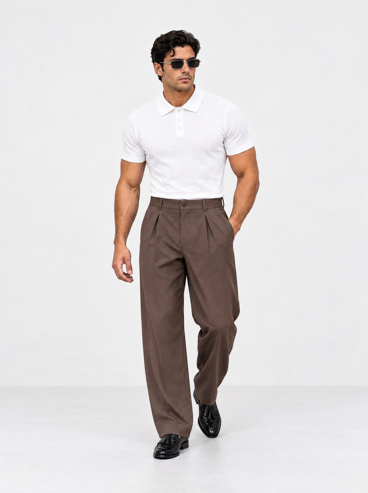 He wears size L/32 – 185 cm tall