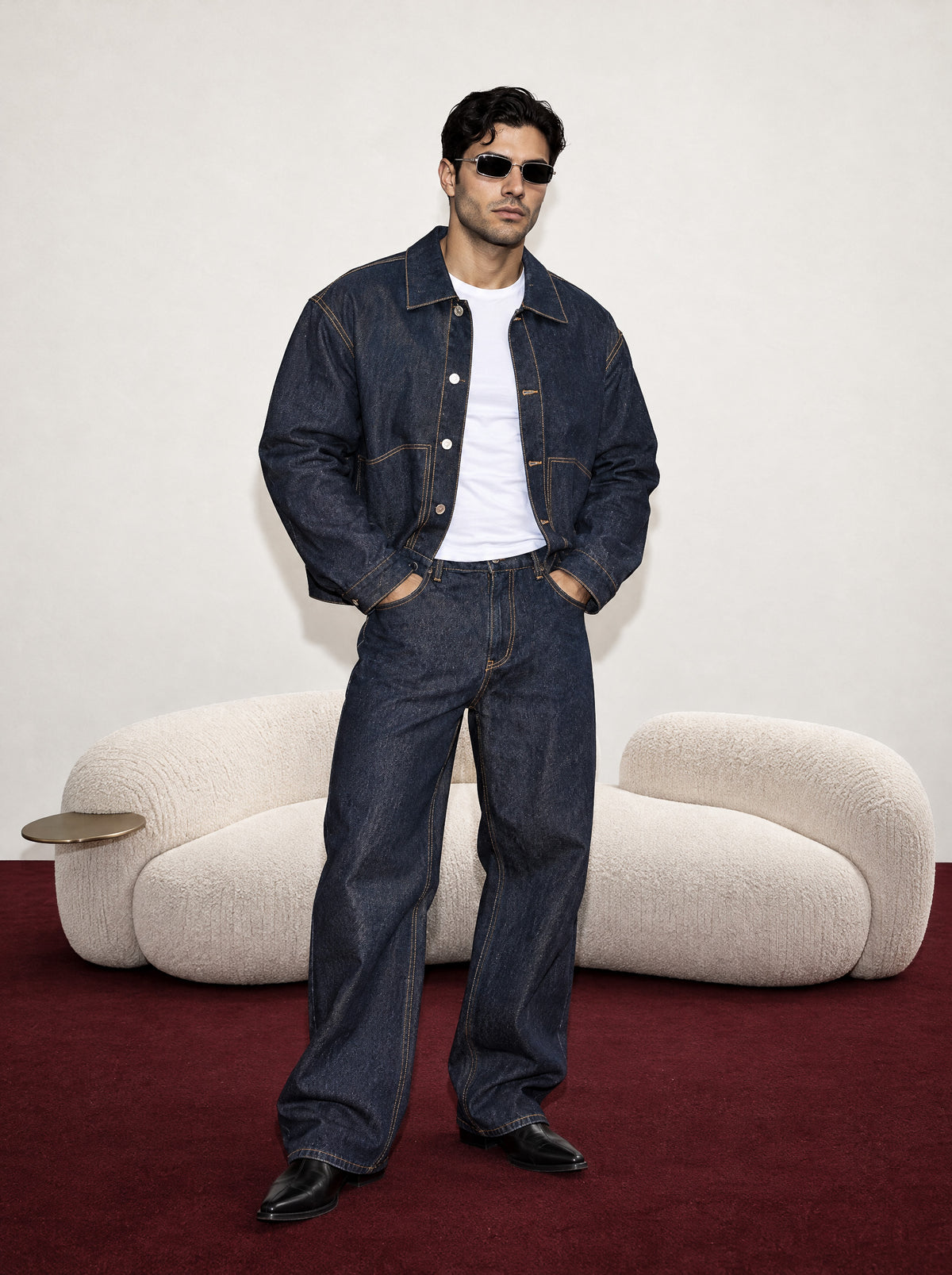 He wears size L – 185 cm tall
