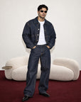 He wears size L – 185 cm tall