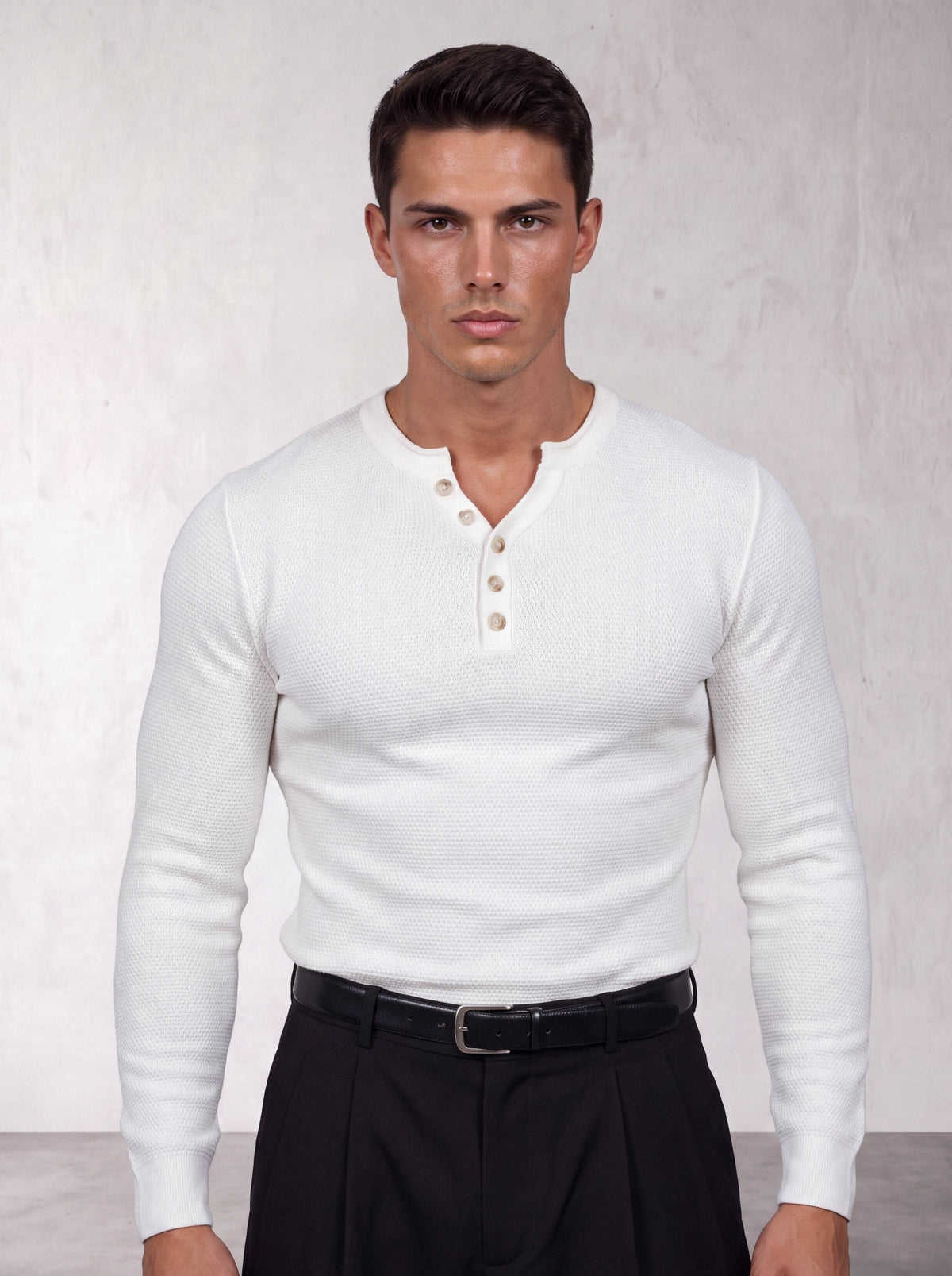 The model wears size L – 180 CM