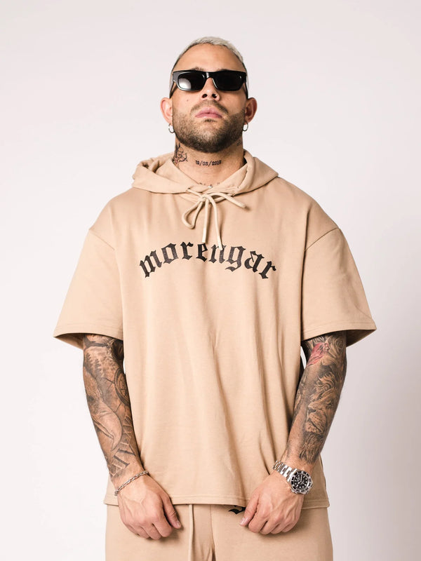 GEBOGENES LOGO-KAPUZENHEMD | BEIGE