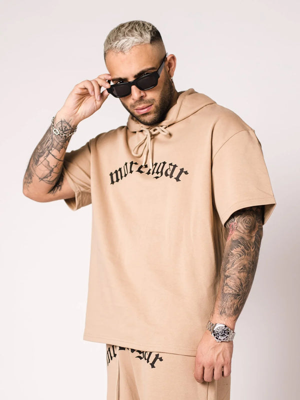 GEBOGENES LOGO-KAPUZENHEMD | BEIGE